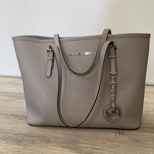 Michael Kors Jetset medium gray saffiano handbag